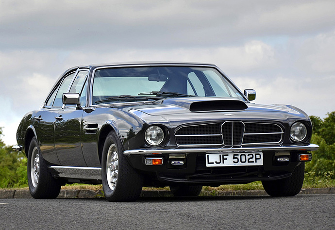 1974-aston-martin-lagonda-v8-saloon-5
