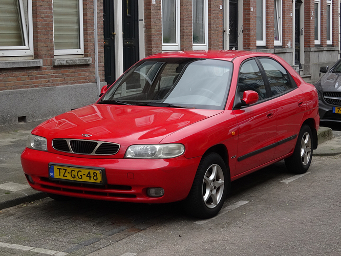 1998 Daewoo Nubira CDX 2.0 Front