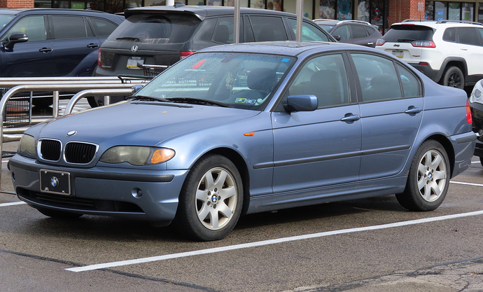 2005_BMW_325i_sedan,_front_left,_10-28-2023