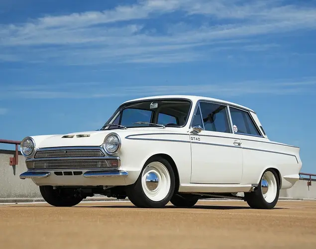 Ford-Cortina-V8-Sleeper-1
