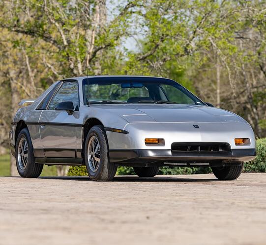 Pontiac-Fiero-SE-13