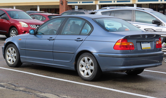 2005_BMW_325i_sedan,_rear_left,_10-28-2023