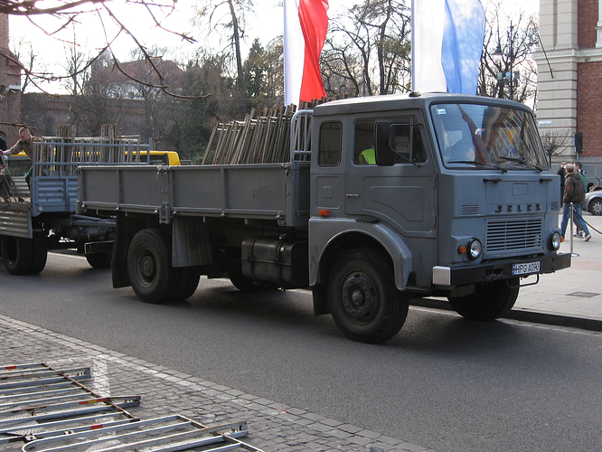 Grey_Jelcz_truck_of_the_Polish_Police_on_Matejki_square_in_Kraków