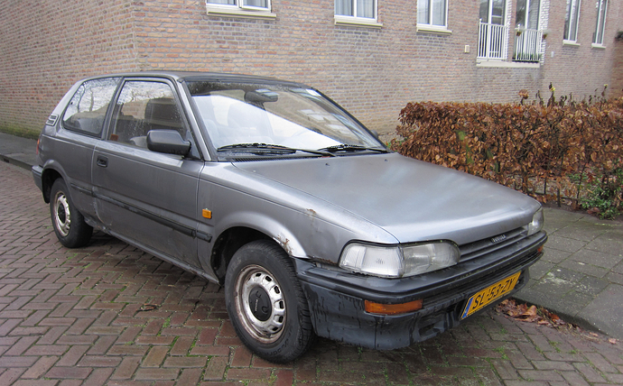 1987_Toyota_Corolla_1.3_XL_front