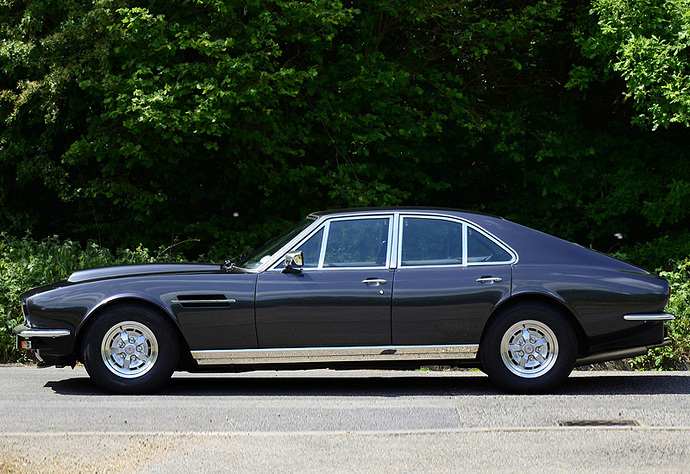 1974-aston-martin-lagonda-v8-saloon-2