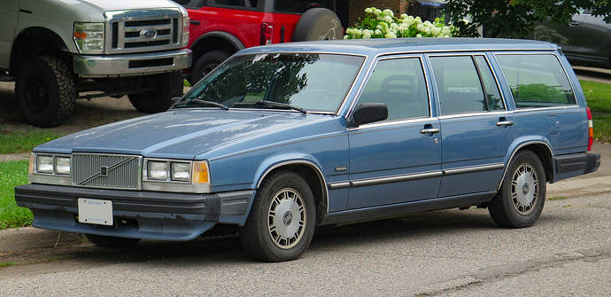 1986_Volvo_740_GLE_Wagon_in_Medium_Blue_Metallic,_front_left,_2024-07-15