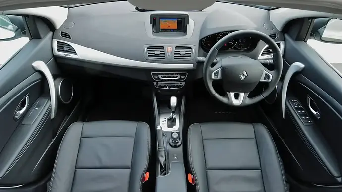 2011-Fluence-Privilege-Interior-625x415