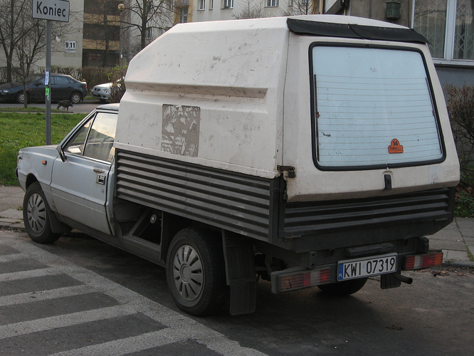 FSO_Polonez_Truck_produced_between_1989_and_1992_on_Ignacego_DaszyΕskiego_avenue_in_KrakΓ³w_(3)