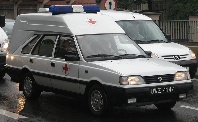 FSO_Polonez_Cargo_1.6_GLE-based_military_ambulance_on_Konopnickiej_avenue_in_Kraków
