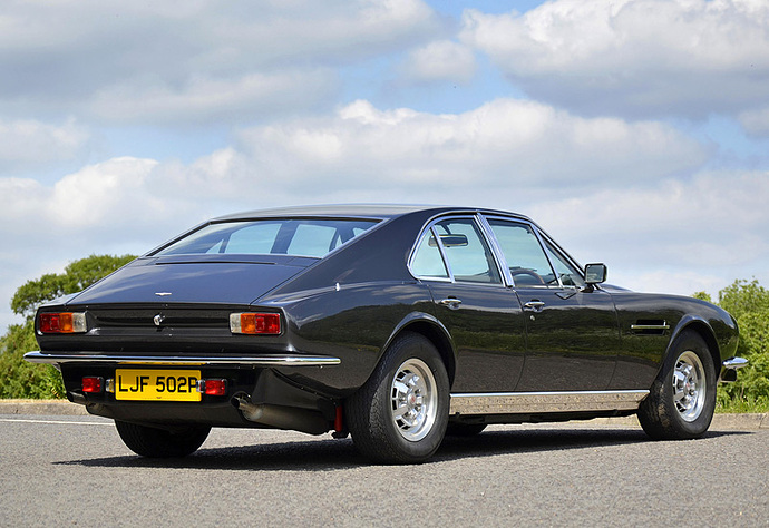 1974-aston-martin-lagonda-v8-saloon-4
