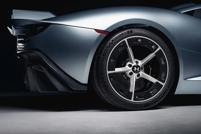 Hennessey-Blackbird-32-1