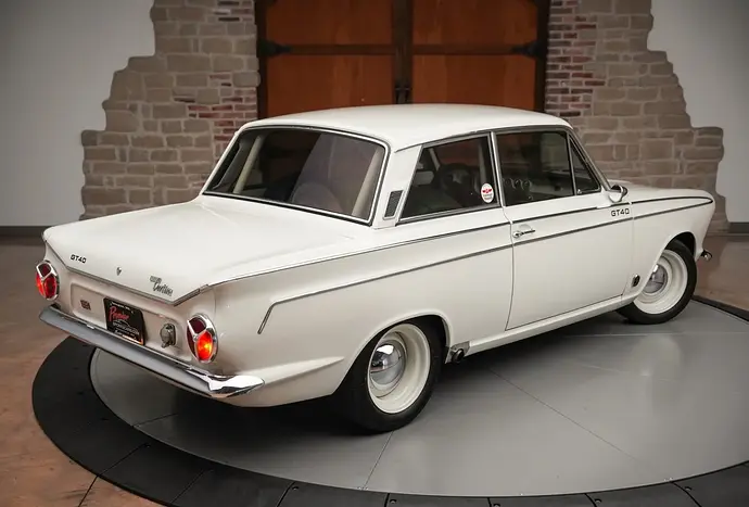 Ford-Cortina-V8-Sleeper-18-1536x1040