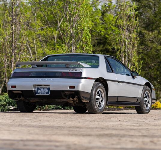 Pontiac-Fiero-SE-15