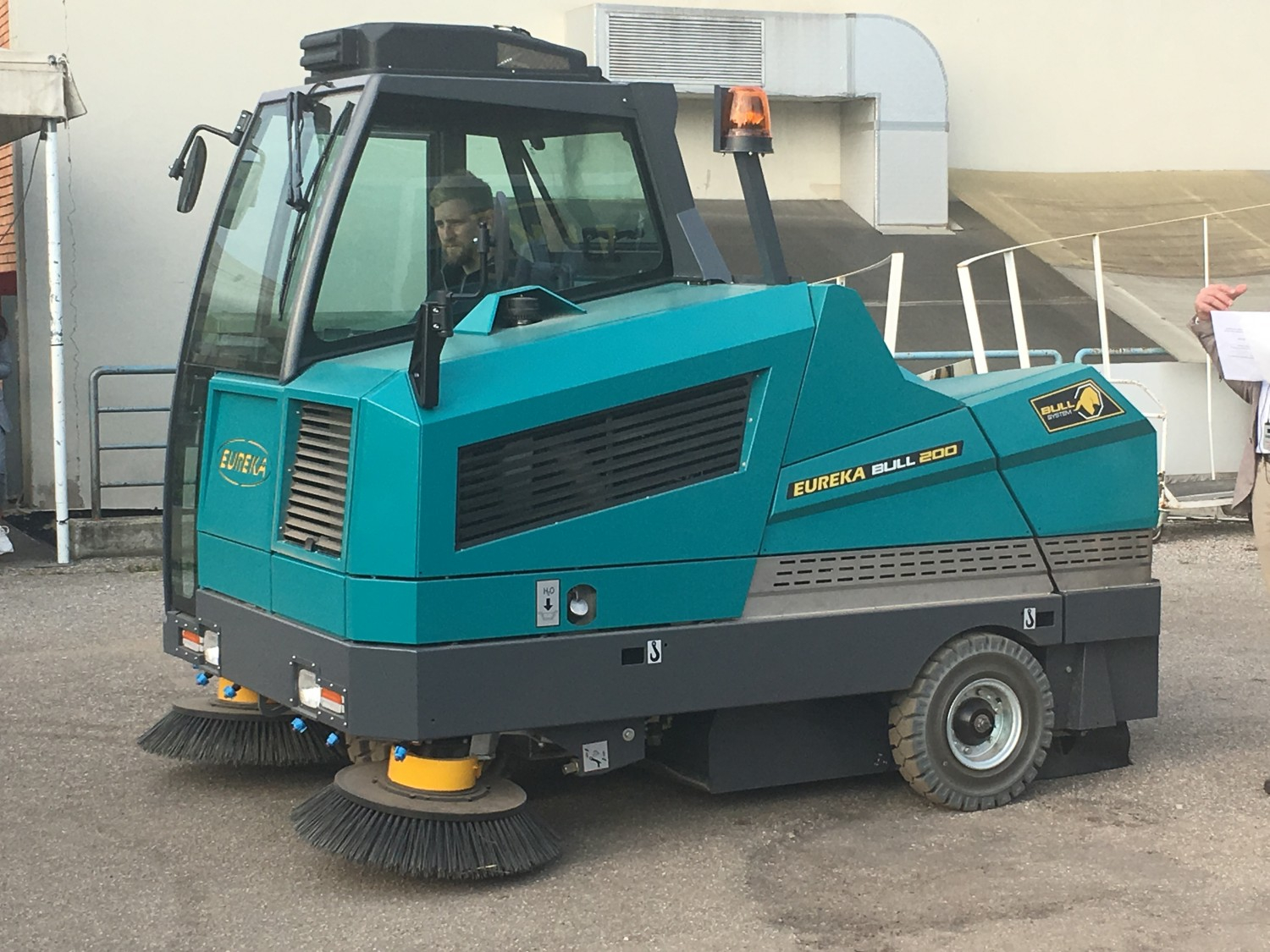 BULL 200 industrial sweeper CC2 Vehicle Suggestions Car Crushers Forum