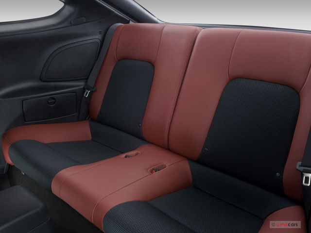 2008_hyundai_tiburon_rearseat