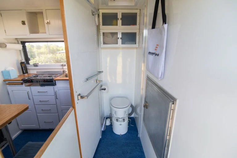 Mercedes-Benz-Unimog-Camper-8-768x512